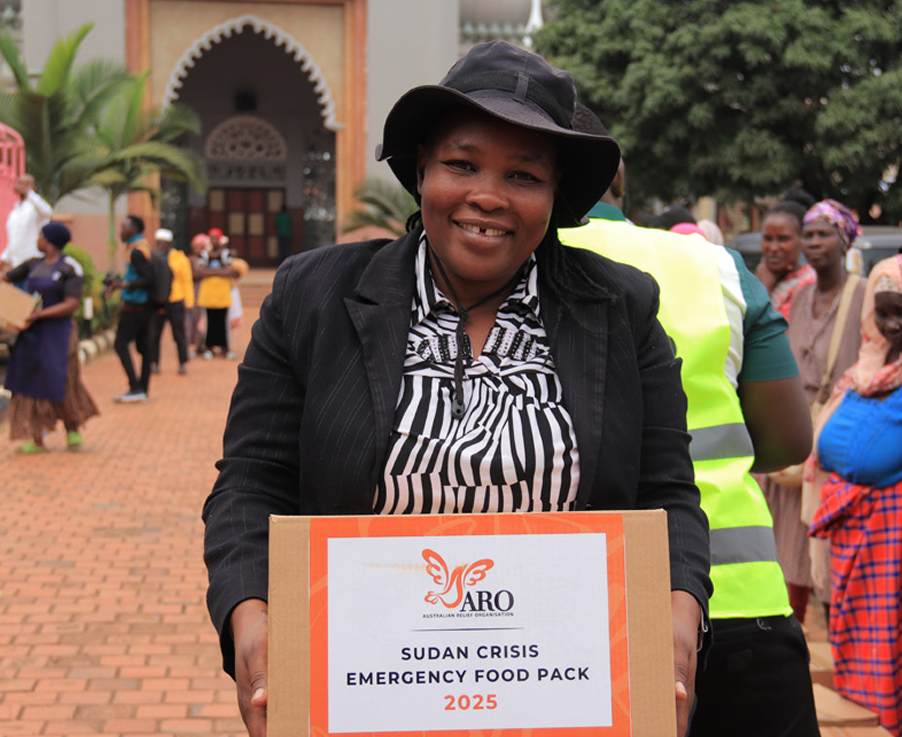 Food-package distribution for refugee communities in Uganda, photo 2