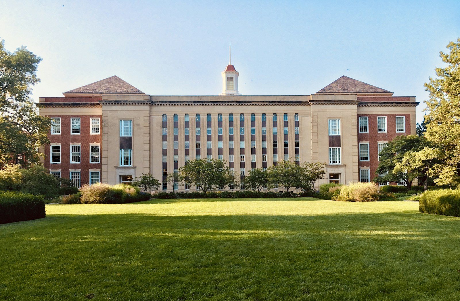 Representative modern school campus for the fictional Bucharest Horizon Academy